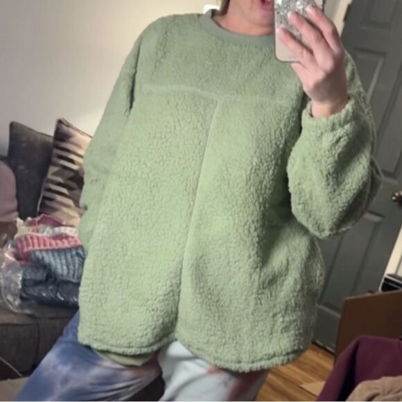 Easel Sage Green Oversized Sherpa Sweater New - Picture 4 of 5